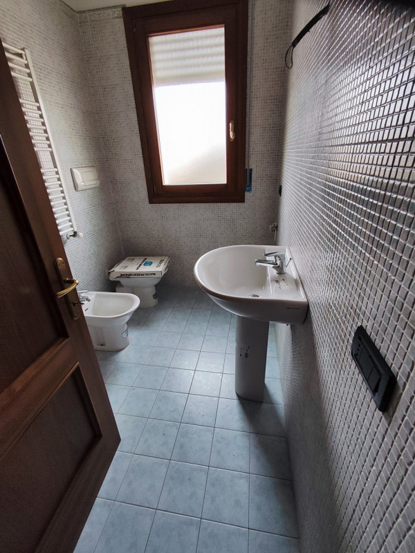 CASELLE

In una posizione centralissima nel cuore di Caselle di Selvazzano, proponiamo un elegant...