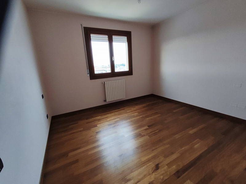 CASELLE

In una posizione centralissima nel cuore di Caselle di Selvazzano, proponiamo un elegant...