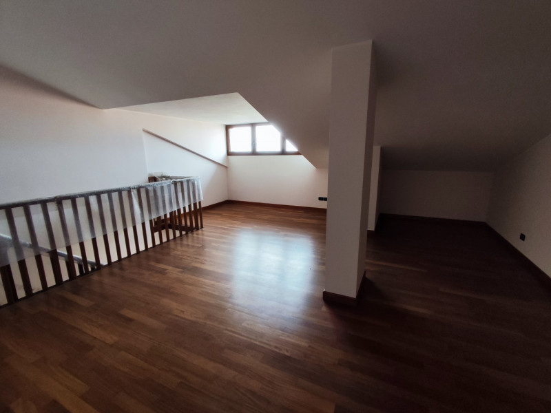 CASELLE

In una posizione centralissima nel cuore di Caselle di Selvazzano, proponiamo un elegant...