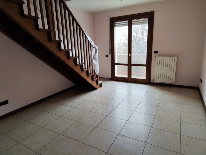 CASELLE

In una posizione centralissima nel cuore di Caselle di Selvazzano, proponiamo un elegant...