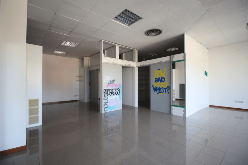 In zona Ferrovieri, in posizione comoda e ben servita della città, proponiamo in affitto un uffic...