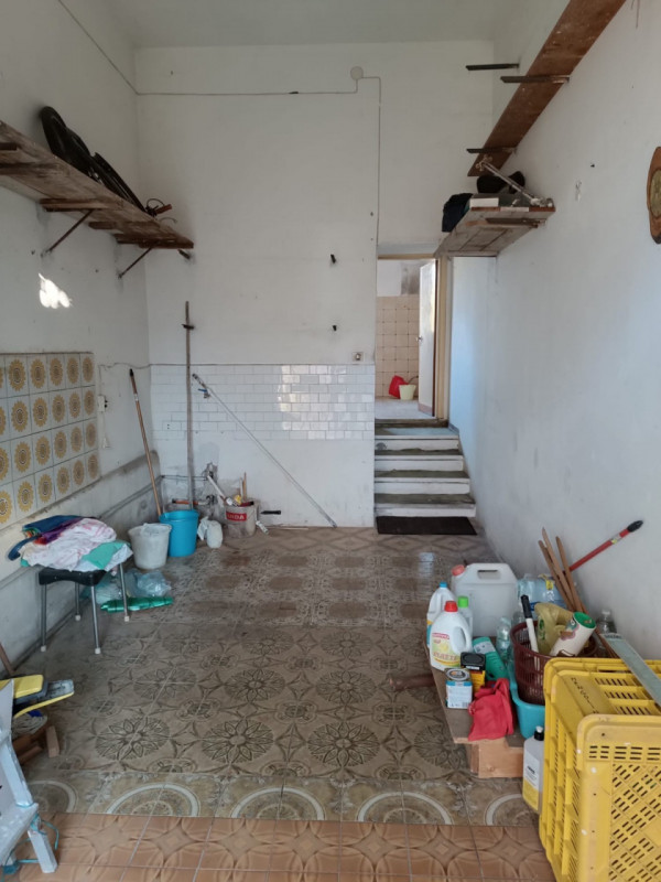 Scopri questa casa a schiera centrale situata nel cuore di Cà Tiepolo, una zona tranquilla e ben ...