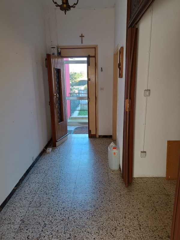 Scopri questa casa a schiera centrale situata nel cuore di Cà Tiepolo, una zona tranquilla e ben ...