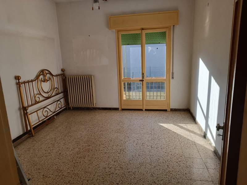 Scopri questa casa a schiera centrale situata nel cuore di Cà Tiepolo, una zona tranquilla e ben ...