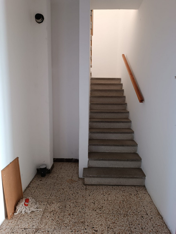 Scopri questa casa a schiera centrale situata nel cuore di Cà Tiepolo, una zona tranquilla e ben ...