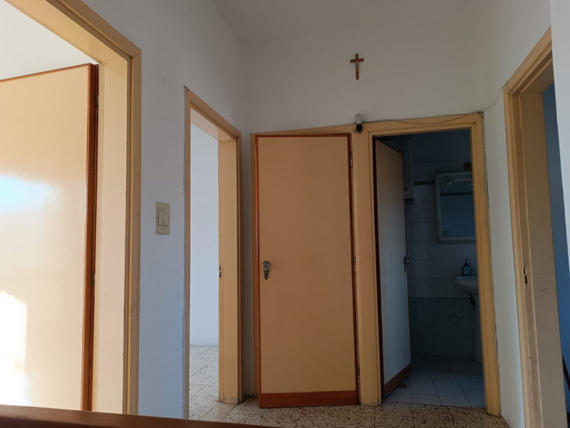 Scopri questa casa a schiera centrale situata nel cuore di Cà Tiepolo, una zona tranquilla e ben ...