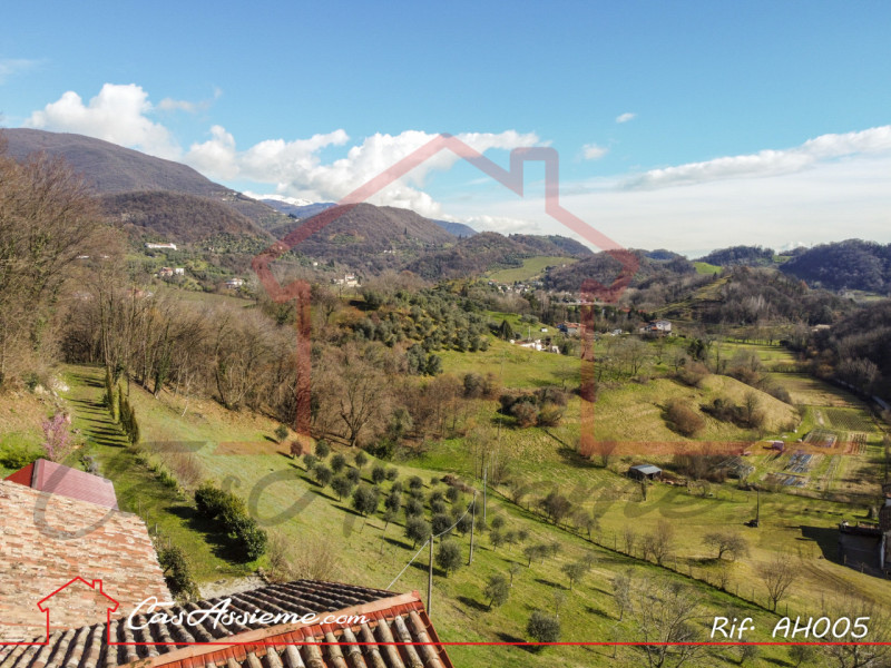 Rif. AH005
LA PACE DEI SENSI
Alle porte di Bassano del Grappa immerso nel verde delle colline , p...
