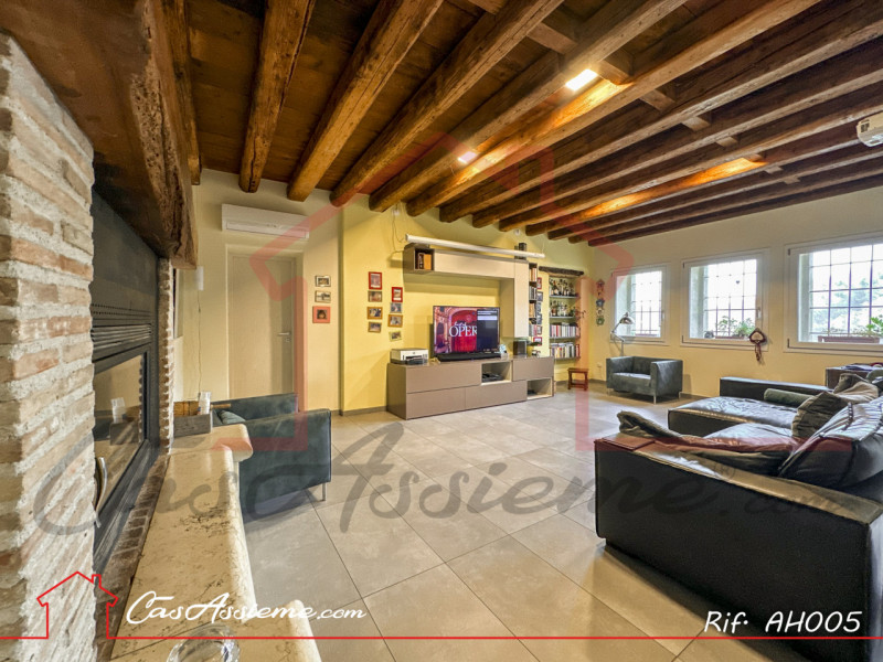 Rif. AH005
LA PACE DEI SENSI
Alle porte di Bassano del Grappa immerso nel verde delle colline , p...