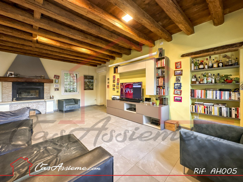 Rif. AH005
LA PACE DEI SENSI
Alle porte di Bassano del Grappa immerso nel verde delle colline , p...