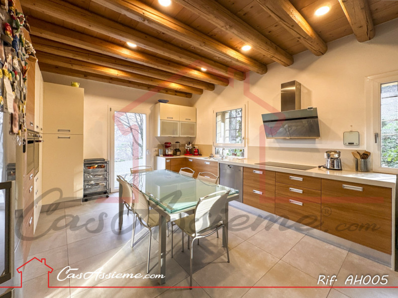 Rif. AH005
LA PACE DEI SENSI
Alle porte di Bassano del Grappa immerso nel verde delle colline , p...