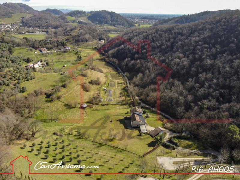 Rif. AH005
LA PACE DEI SENSI
Alle porte di Bassano del Grappa immerso nel verde delle colline , p...