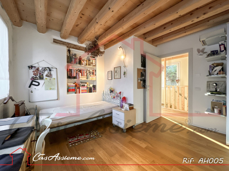 Rif. AH005
LA PACE DEI SENSI
Alle porte di Bassano del Grappa immerso nel verde delle colline , p...