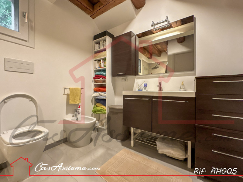 Rif. AH005
LA PACE DEI SENSI
Alle porte di Bassano del Grappa immerso nel verde delle colline , p...