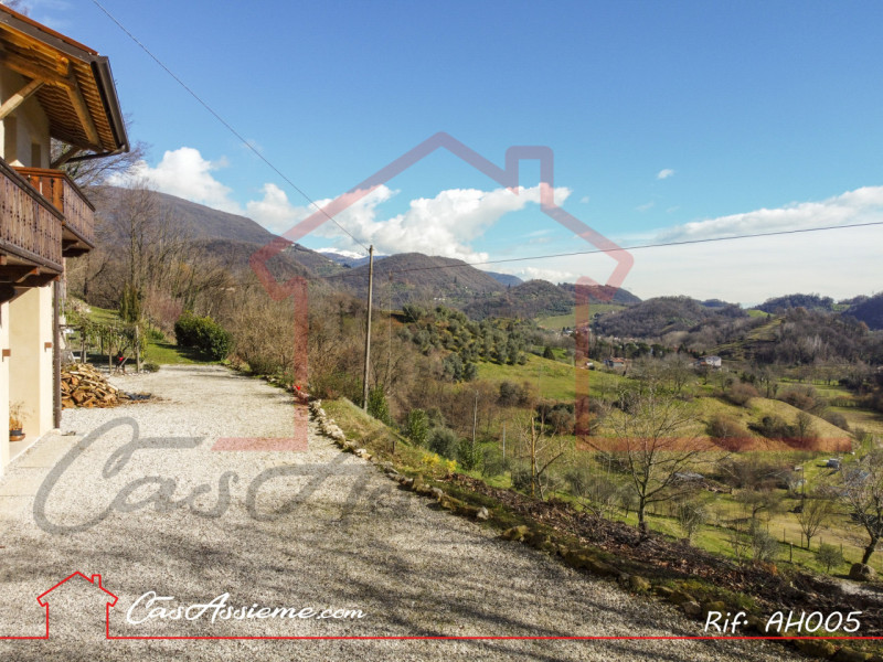 Rif. AH005
LA PACE DEI SENSI
Alle porte di Bassano del Grappa immerso nel verde delle colline , p...