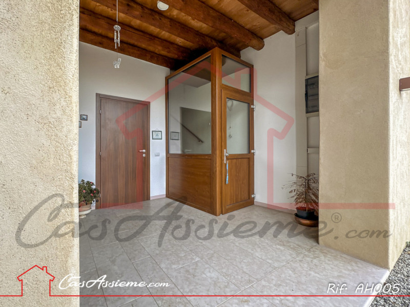 Rif. AH005
LA PACE DEI SENSI
Alle porte di Bassano del Grappa immerso nel verde delle colline , p...