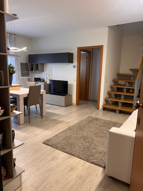 Se stai cercando un appartamento che combini comfort e stile in una delle zone più ricercate di N...