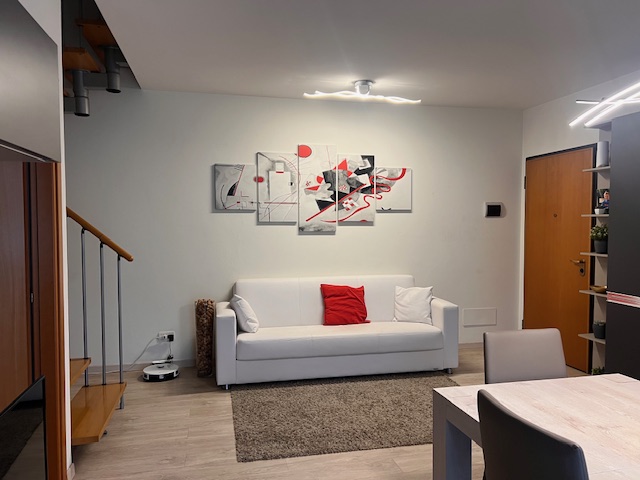 Se stai cercando un appartamento che combini comfort e stile in una delle zone più ricercate di N...