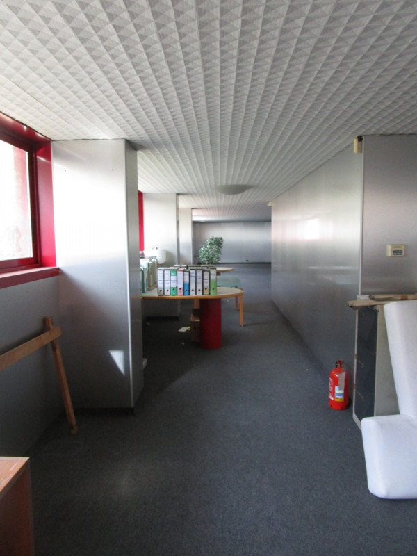 Noventa Padovana vendesi negozio di 360 mq con magazzino seminterrato di ulteriori 300 mq.
Prezzo...