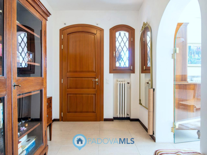 Immobile in esclusiva al Gruppo Padova MLS

Proponiamo mezza bifamiliare che rappresenta una comb...