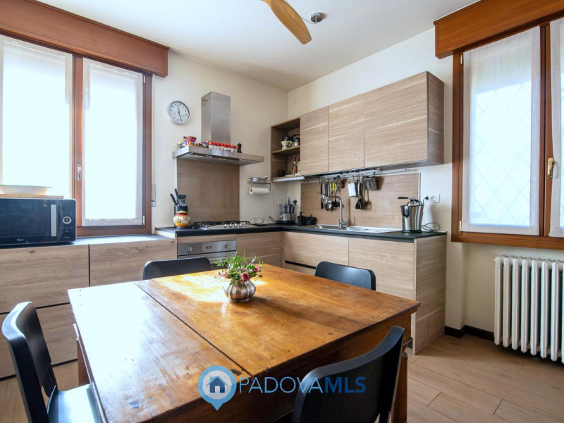 Immobile in esclusiva al Gruppo Padova MLS

Proponiamo mezza bifamiliare che rappresenta una comb...