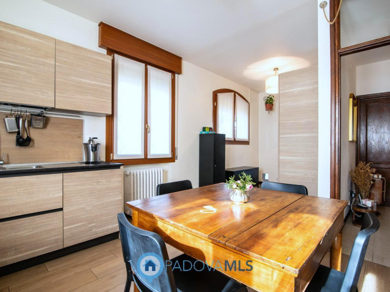 Immobile in esclusiva al Gruppo Padova MLS

Proponiamo mezza bifamiliare che rappresenta una comb...