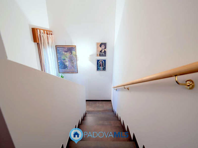 Immobile in esclusiva al Gruppo Padova MLS

Proponiamo mezza bifamiliare che rappresenta una comb...