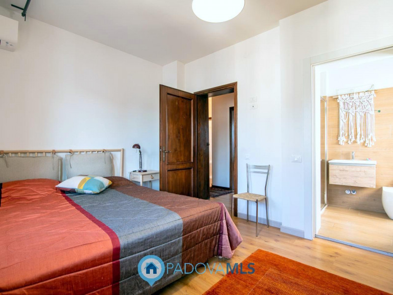 Immobile in esclusiva al Gruppo Padova MLS

Proponiamo mezza bifamiliare che rappresenta una comb...