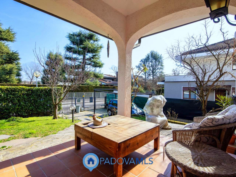 Immobile in esclusiva al Gruppo Padova MLS

Proponiamo mezza bifamiliare che rappresenta una comb...