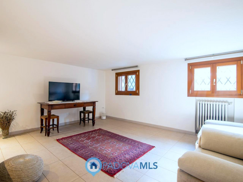 Immobile in esclusiva al Gruppo Padova MLS

Proponiamo mezza bifamiliare che rappresenta una comb...