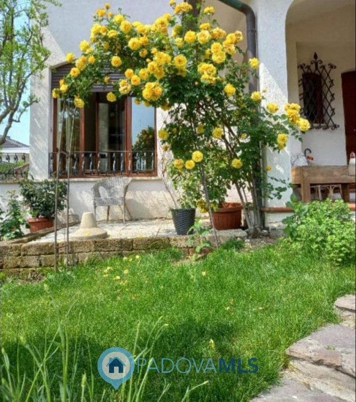 Immobile in esclusiva al Gruppo Padova MLS

Proponiamo mezza bifamiliare che rappresenta una comb...