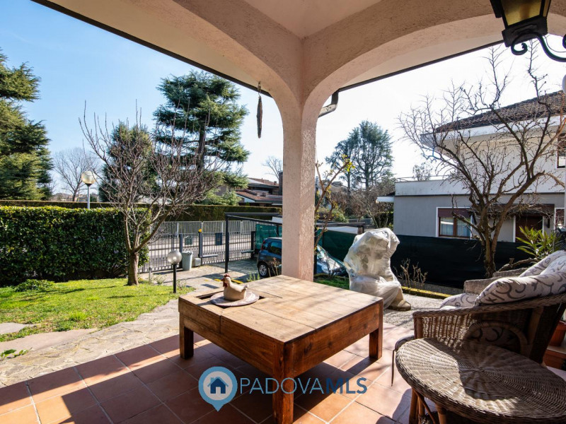 Immobile in esclusiva al Gruppo Padova MLS

Proponiamo mezza bifamiliare Posizionata in un quarti...