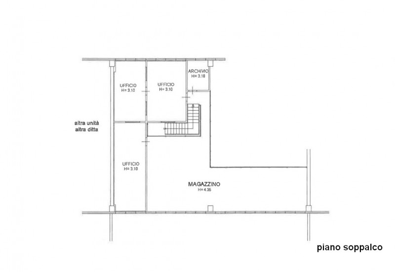 Capannone di 500 mq con soppalco e uffici, altezza 7,5 m.

La zona produttiva è sviluppata su un'...