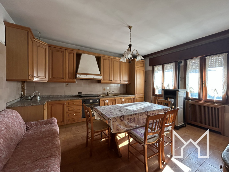 SAN GIACOMO- Inserita in zona centralissima al paese e comoda a tutti i principali servizi, propo...