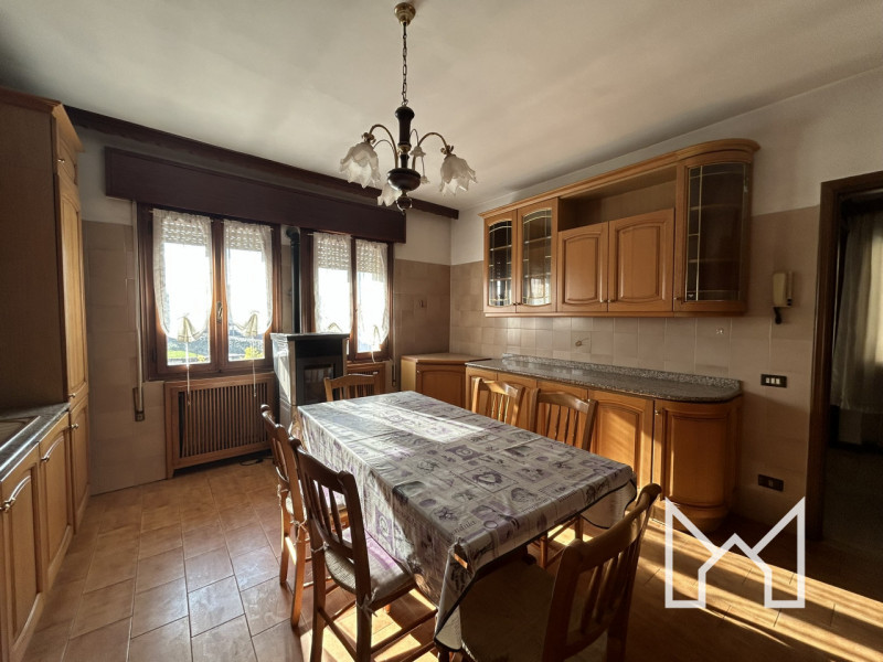 SAN GIACOMO- Inserita in zona centralissima al paese e comoda a tutti i principali servizi, propo...