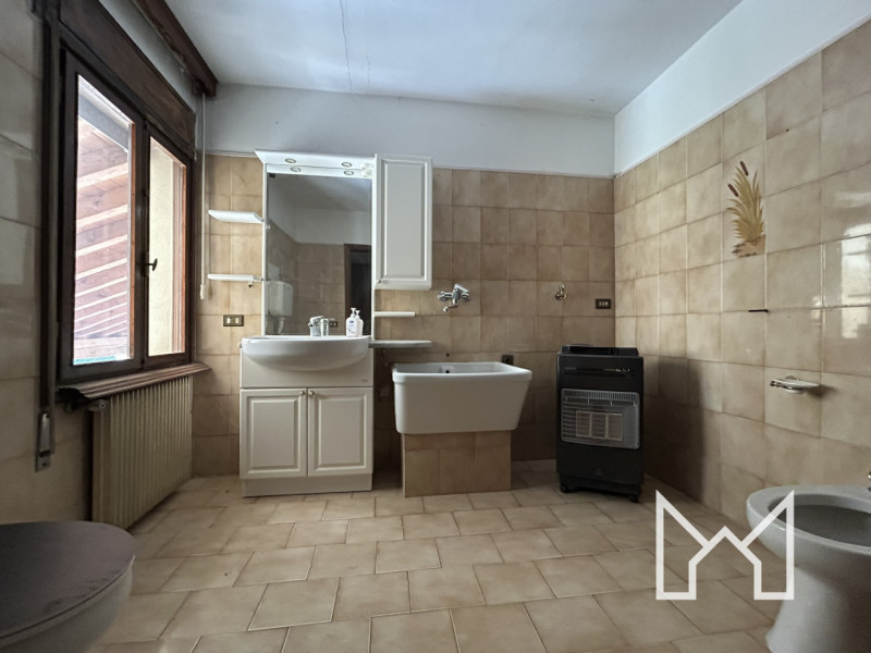 SAN GIACOMO- Inserita in zona centralissima al paese e comoda a tutti i principali servizi, propo...