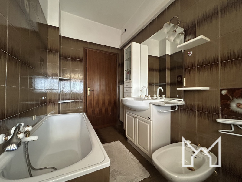 SAN GIACOMO- Inserita in zona centralissima al paese e comoda a tutti i principali servizi, propo...