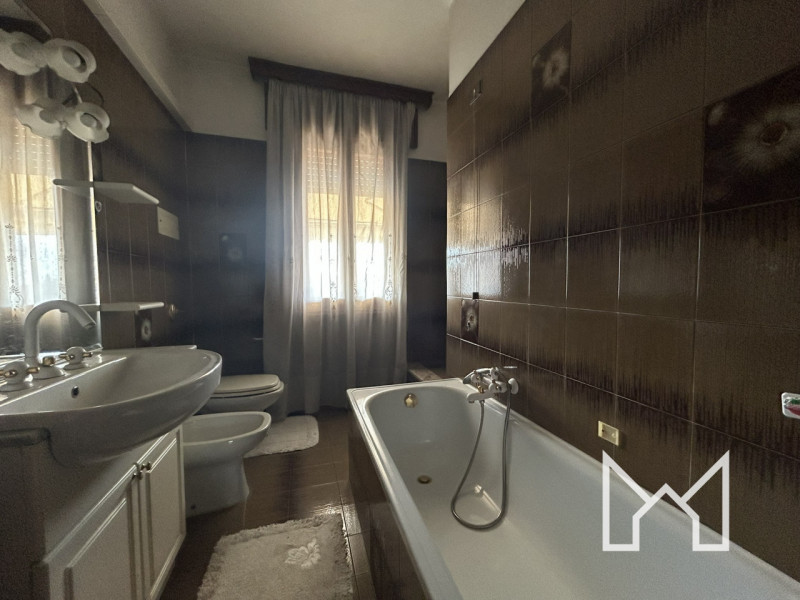 SAN GIACOMO- Inserita in zona centralissima al paese e comoda a tutti i principali servizi, propo...