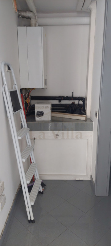 Affittasi ufficio di prestigio nel cuore di Piazzola sul Brenta, ideale per studi professionali o...