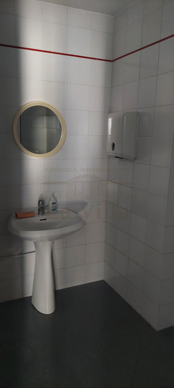 Affittasi ufficio di prestigio nel cuore di Piazzola sul Brenta, ideale per studi professionali o...