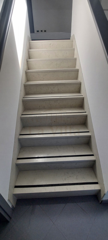 Affittasi ufficio di prestigio nel cuore di Piazzola sul Brenta, ideale per studi professionali o...