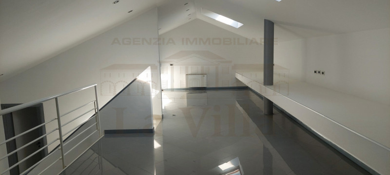 Affittasi ufficio di prestigio nel cuore di Piazzola sul Brenta, ideale per studi professionali o...