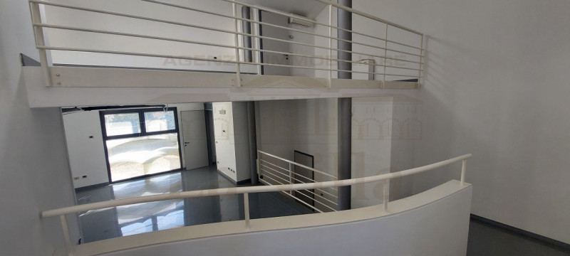 Affittasi ufficio di prestigio nel cuore di Piazzola sul Brenta, ideale per studi professionali o...