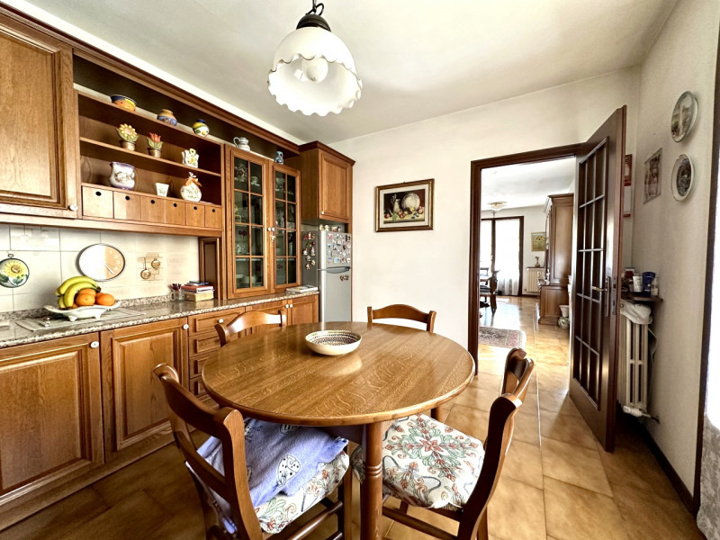 In centro paese, a due passi da tutti i servizi, proponiamo in vendita una porzione di bifamiliar...