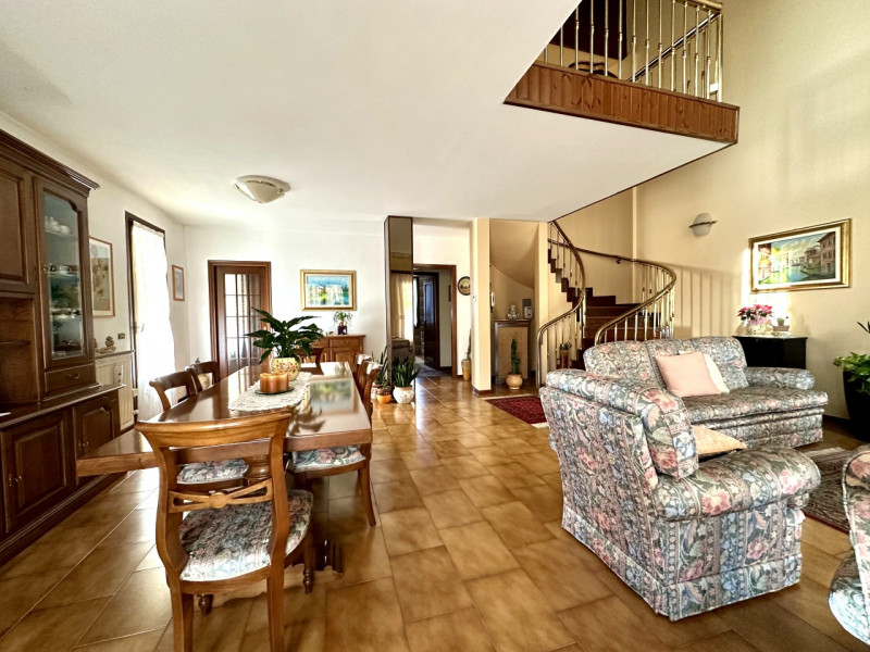 In centro paese, a due passi da tutti i servizi, proponiamo in vendita una porzione di bifamiliar...