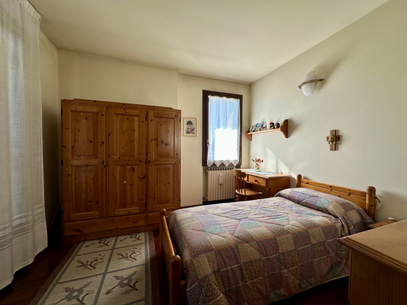 In centro paese, a due passi da tutti i servizi, proponiamo in vendita una porzione di bifamiliar...