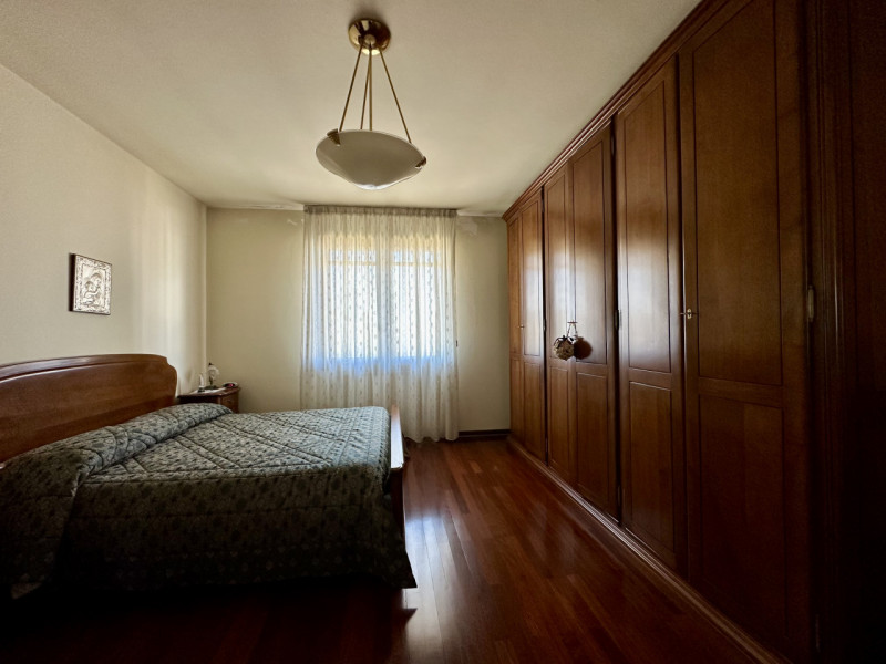 In centro paese, a due passi da tutti i servizi, proponiamo in vendita una porzione di bifamiliar...