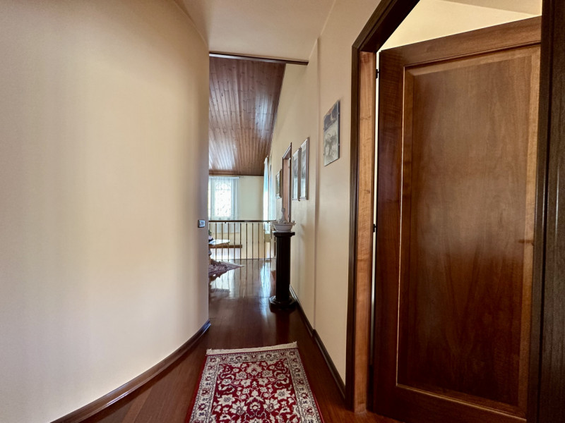 In centro paese, a due passi da tutti i servizi, proponiamo in vendita una porzione di bifamiliar...