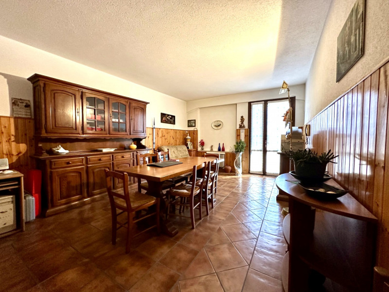 In centro paese, a due passi da tutti i servizi, proponiamo in vendita una porzione di bifamiliar...