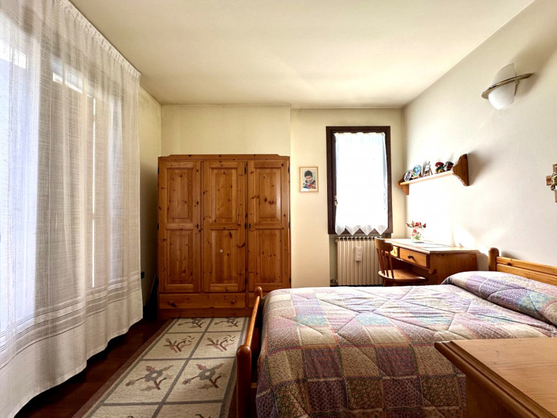 In centro paese, a due passi da tutti i servizi, proponiamo in vendita una porzione di bifamiliar...