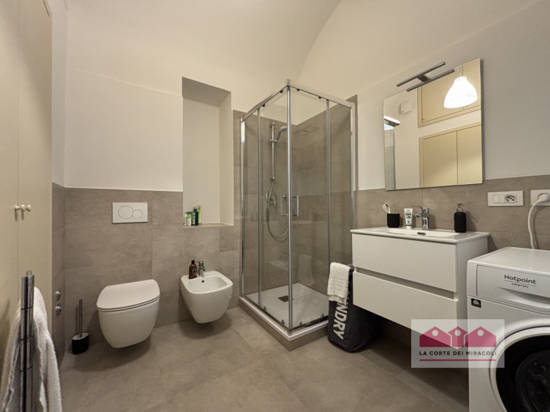 CONTRÀ PORTI: BICAMERE FINEMENTE ARREDATO IN PALAZZO STORICO. RIF. 2119X CANONE EURO 1.600/MESE+5...